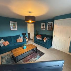 Central location -3 Beds, 2 baths , off-street parking, fast Wifi, sleeps 7
