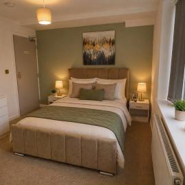 Deluxe Double 6 Suite Comfort, Style & Privacy, Hotel in Kirkheaton