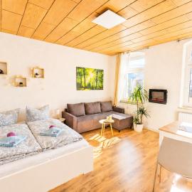 Urlaubsmagie - Ferienwohnung Rothirsch - Garten & Saisonaler Pool - R3