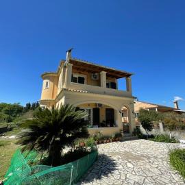 Shared room in a villa 4km from Corfu airport, Jasmine Villas