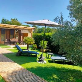 Chalet vacances avec jardin près d'Arcachon 2 personnes, hotel in La Teste-de-Buch