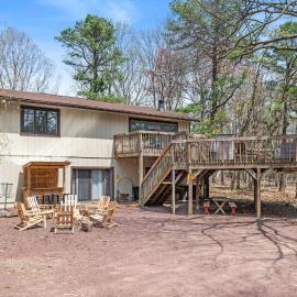 Good Lodge - Hot Tub Beach Access Pool Table, hotel em Lake Harmony