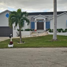 Fabulous private villa walking distance to the beach