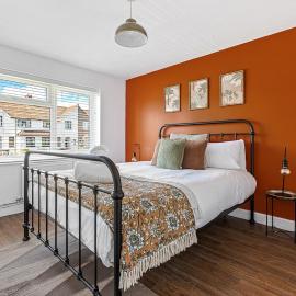 Modern 2-Bed House in Reading