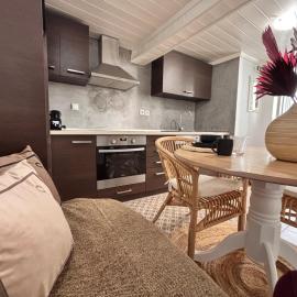 EVAGELIA'S APARTMENT Stylish Central stay!