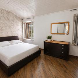 Two-Bedroom House with Terrace Near Beach & Nature, hotel em Mele