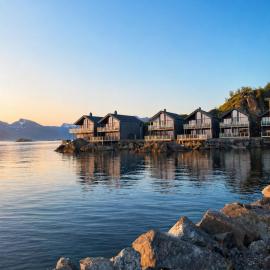 Hamn i Senja - Private top apartment with seaview, hotel v destinácii Senja