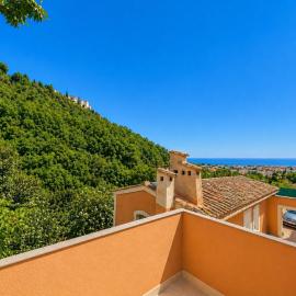 Charmant 3 pièces avec terrasse, vue mer et parking à Vence