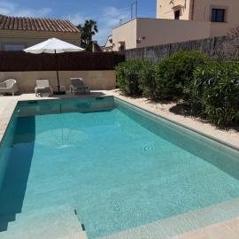Casa Linda: Cala Llombards şehrinde bir otel