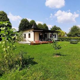 Bungalov pod Lípami, hotel in Mladějov