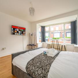 11HS6 - Decompressing & Unwinding Headingley Stay, hotel in Headingley