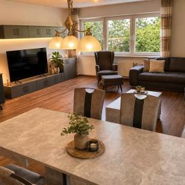 Ferienwohnung Hückelhoven- Baal II großzügige Unterkunft für bis zu 7 Personen mit E-Bike-& Rollerverleih – hotel w mieście Hückelhoven