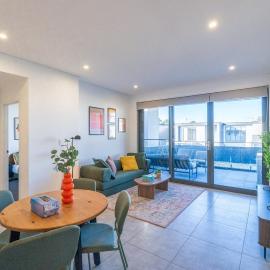 4E2 Abnb-Style Epping 2BR With 2 Secure Parking, Near To Coles، فندق في Epping