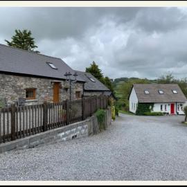 Barn Owl Cottage, hotel en Llangendeirne
