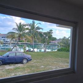Waterfront unit with dock n 100ft seawall for boat, cristal Atlantic waters, hotel a Freeport