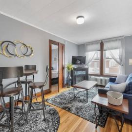 Unit 1 The Breakwater Downtown Retreat, 2-bedrm, hotel em Two Harbors