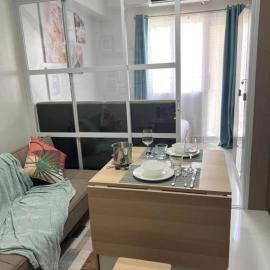 Dagos condo Primeworld with balcony and pool view, hotel di Mactan Island
