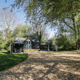 Willow Lodge At Bridge Lake Farm & Fishery