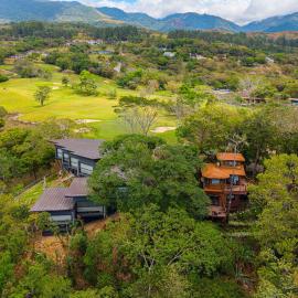 Lucero Residences Golf & Wellness Resort، فندق في بوكيتي