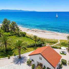 Villa Kochili, hotel in Nea Dimmata