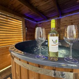 Detached holidayhome with private hot tub in Hoenderloo park Veluwshof, hotel u gradu Hoenderloo
