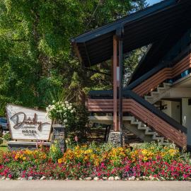 The Dorothy Motel – hotel w mieście Banff