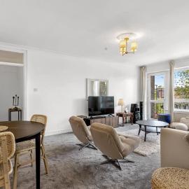 2-Bed spacious Flat-2-minute walk to tube station, hotel a East Barnet