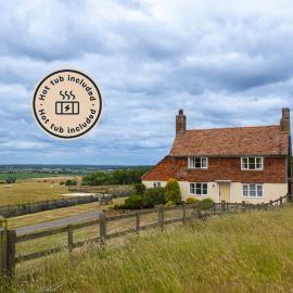Coldharbour Cottage with Hot Tub, hotel in Stone