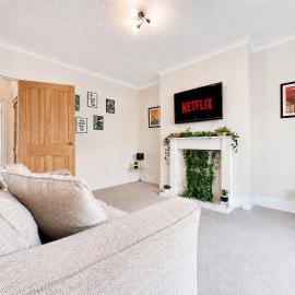 EasyRest House 2 Grantham - 6 Beds & Free Parking - Easy Location - Access to A1, Town Centre & Shops