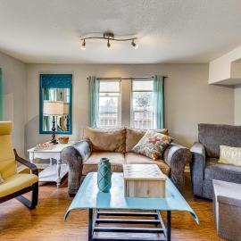 Walk to Park, Trails & Pub! Palmer Lake Cottage