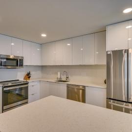 Walk to MIT & T Stop! Kendall Square Extended Base, hotel in Cambridge