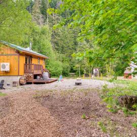 Cle Elum Cabin on the Yakima River!, Hotel in Cle Elum