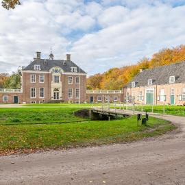 Zwaluwenburg 8, hotel din 't Harde