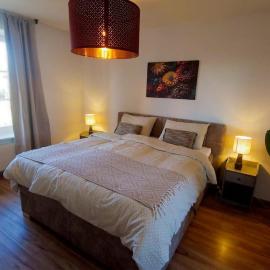 Viesnīca Grosse 4-Zimmer-Wohnung in Stadt- und Autobahnnähe pilsētā Derendingen
