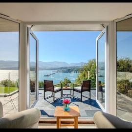 Seascape at coed y berclas, luxury accommodation with stunning sea view, hotel in Llandegfan