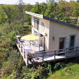 Longview Spectacular Forest Views on 88 Acres, hotel in Westport