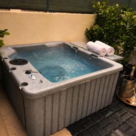 Ocean Park Studio Pool at Riviera Villa