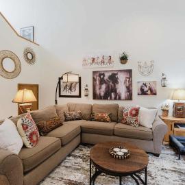 3BR Townhouse Near SHARC & Village - Dog Friendly, Hotel in Sunriver