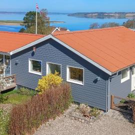 Stunning Home In Løgstrup With Wifi