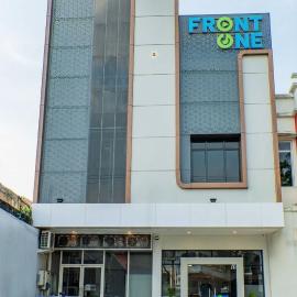 Front One Budget Hotel Tirtonadi Solo, hotel in Solo