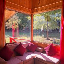 Refugio El Rocio lodge tinaja,piscina,bosque, hotel en Nacimiento
