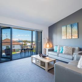 Greenfields - 2BR Modern Apartment Huskisson Main Street By Nautilus Apartments Jervis Bay, hotel in Huskisson