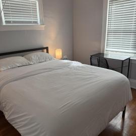 First Floor Room 8 min from Cle Airport Quiet Street All you need