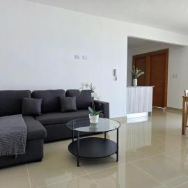 Apartamento con Piscina, Inversor y Seguridad