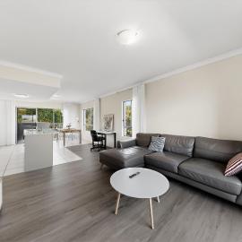 Modern 2BR Mango Hill Stay Close to Shops & Rail โรงแรมในนอร์ทเลคส์