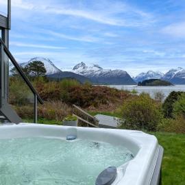 Stunning Home In Ålesund With House Sea View: Ålesund şehrinde bir otel