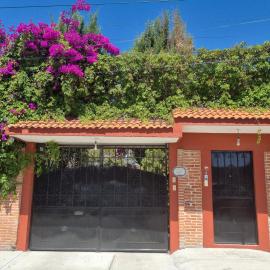 Bello departamento independiente, en casa con jardín, Hotel in Puebla