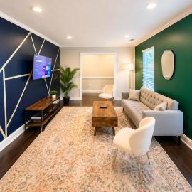 3BR Home w Yard & WiFi Sleeps 10, hotel a Charlotte
