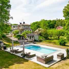 Villa With Pool And Jetty By The Sea In Långsunda, hotel en Gustavsberg