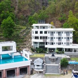 White Leaf Resort - Green River View Resort, hotel Dolālghāt városában